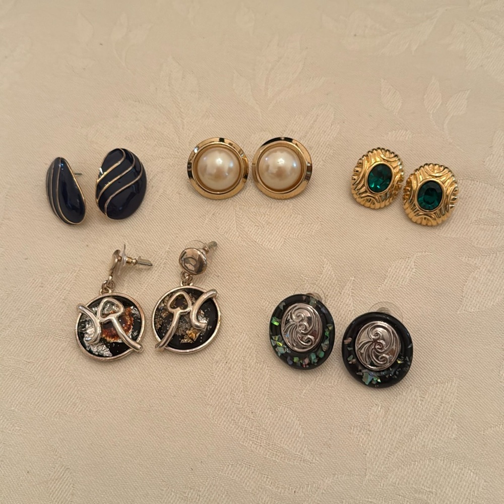 5 prs of earrings: vintage faux pearl; faux emerald, blue w/gold, plus 2 (mlb)